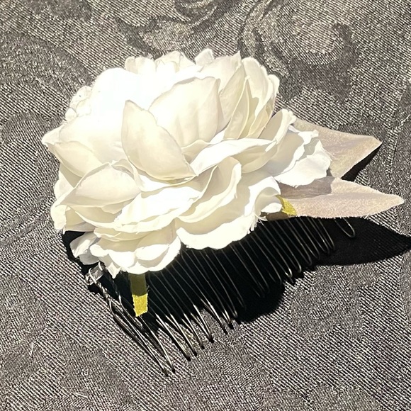 Hair accessory, silk flower hair comb, handmade - Picture 2 of 4